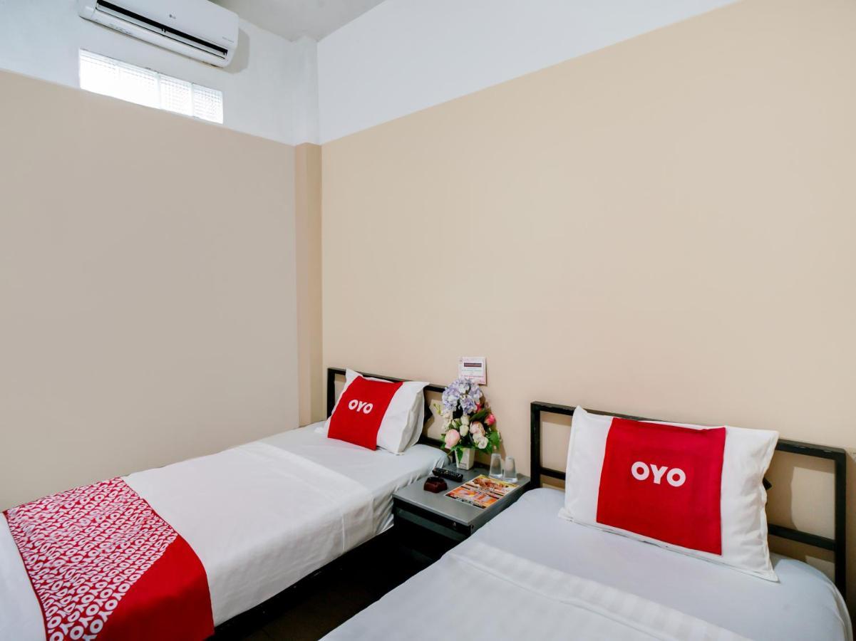 Oyo 90024 Botania Homestay & Cafe Nongsa Exterior photo